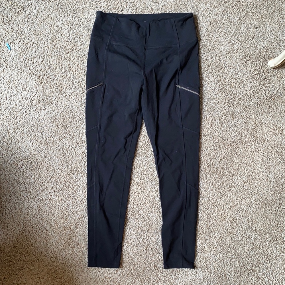 Athleta leggings with 2 zipper pockets.
